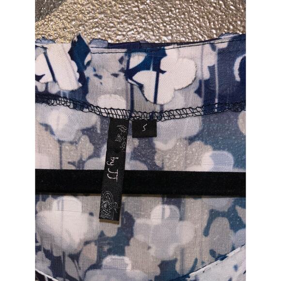 By JJ Office Business Casual Romcom Appliqué 3D Floral Shear 3/4 Sleeve Top - Picture 8 of 9